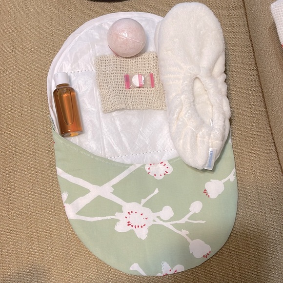 Spa Tote - Picture 3 of 8